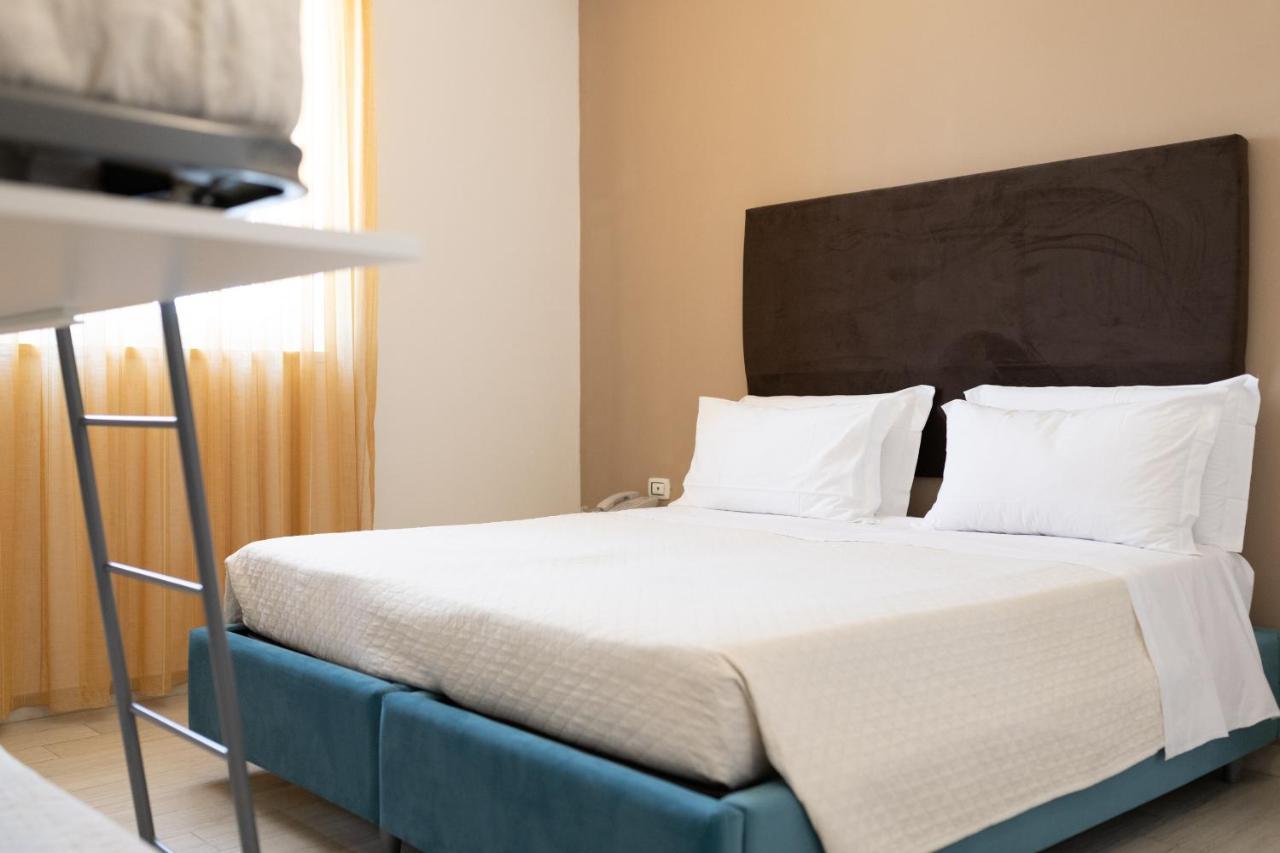 Hotel Reverse トッレ・サンタ・サビーナ エクステリア 写真