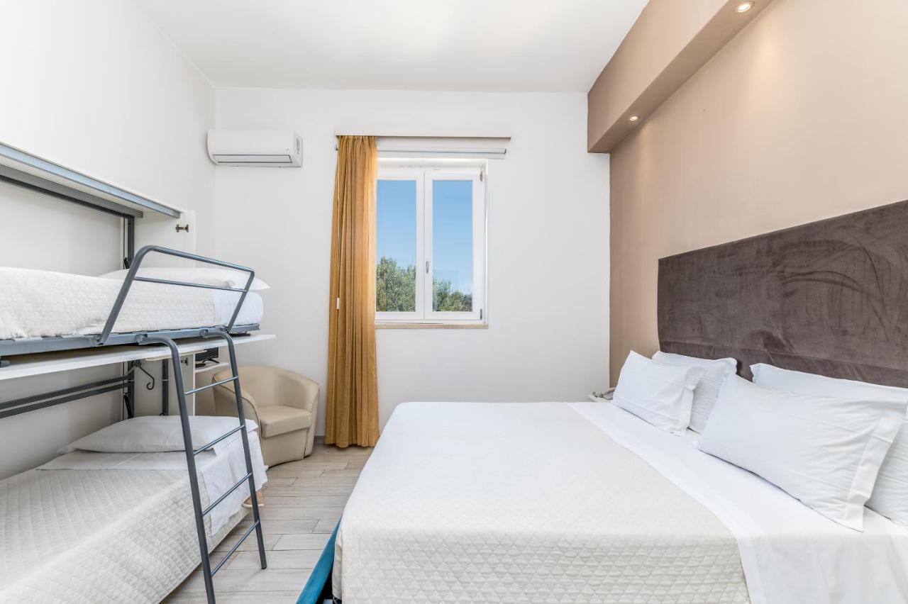 Hotel Reverse トッレ・サンタ・サビーナ エクステリア 写真