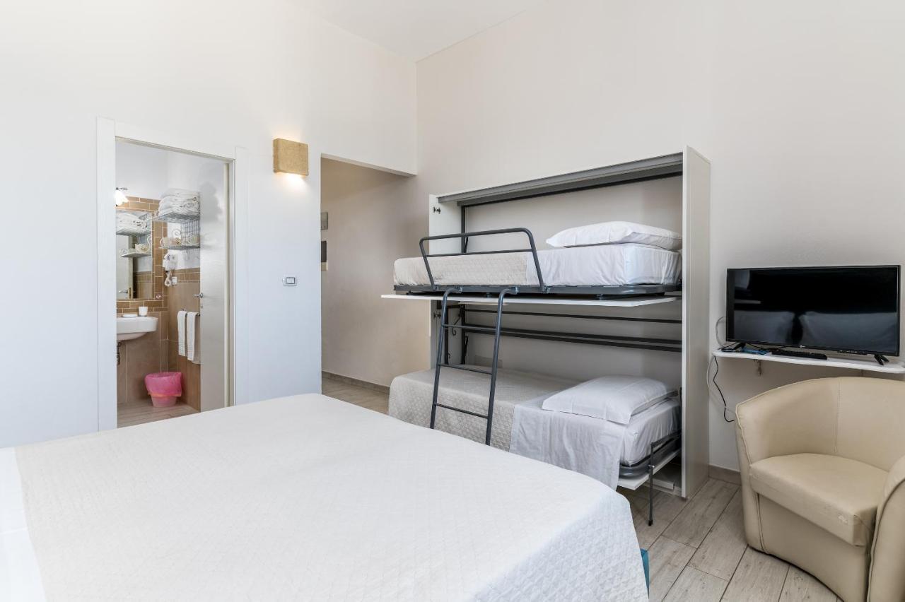 Hotel Reverse トッレ・サンタ・サビーナ エクステリア 写真
